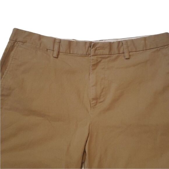 Old Navy- Men’s Flat Front Khaki Shorts Basswood, Brown Ultimate Slim, Size 38 - Picture 4 of 7